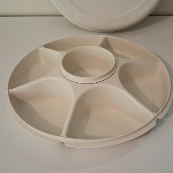 TUPPERWARE DIVIDED VEGETABLE RELISH CHIP & DIP SERVING TRAY VGUC - Picture 11 of 13